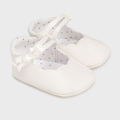 Patent Mary Jane shoes for newborn girl 