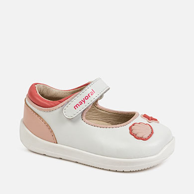 baby girl white pumps