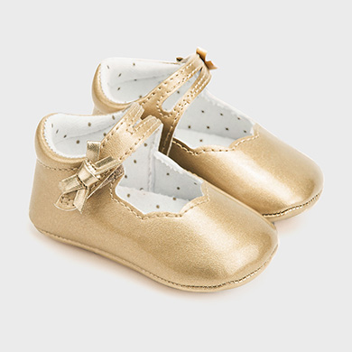 chaussure bebe doré