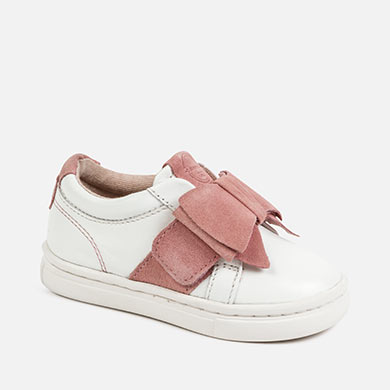 scarpe da ginnastica con fiocco